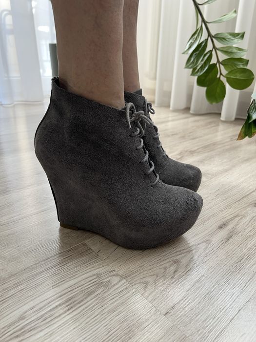 Botine piele intoarsa