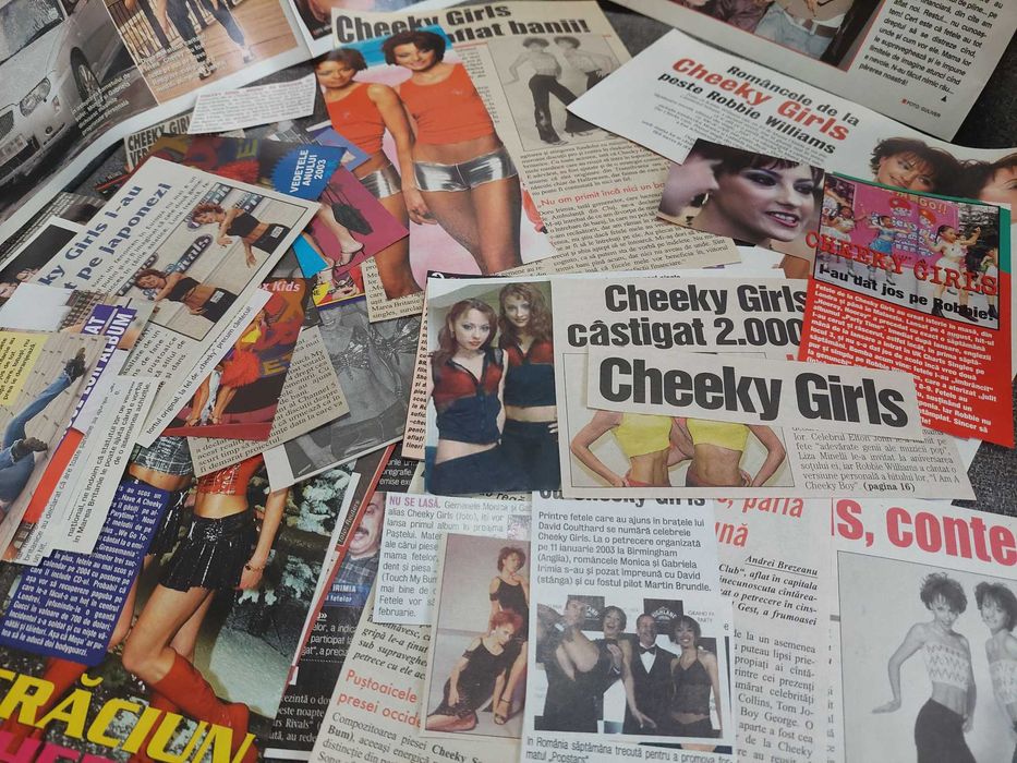 Colectie de articole cu trupa The Cheeky Girls