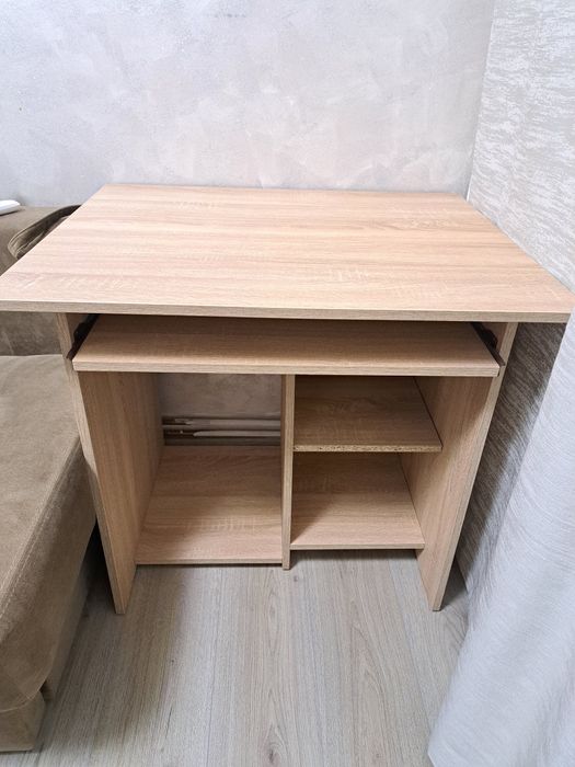 Birou Compact
Lungime 80,5
Lățime 65
Lățime la sol 67,5
Înălțime 73
Adâncime 51