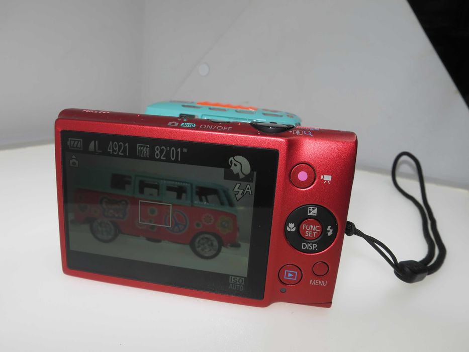 Canon IXUS 125 компактен цифров фотоапара в оранжево червен цвят уникат и отлично състояние като НОВ, работи перфектно