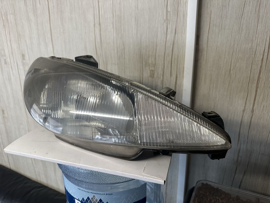 Десен фар за Пежо 206