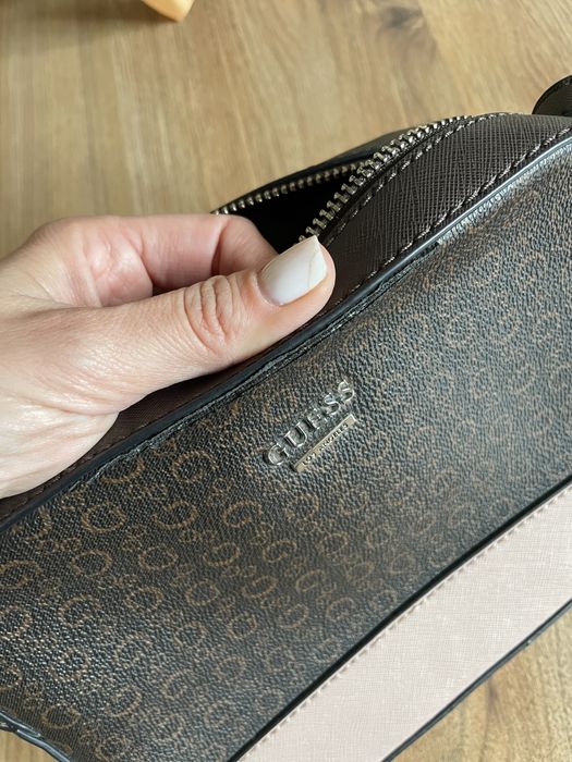 Дамски Чанти Guess