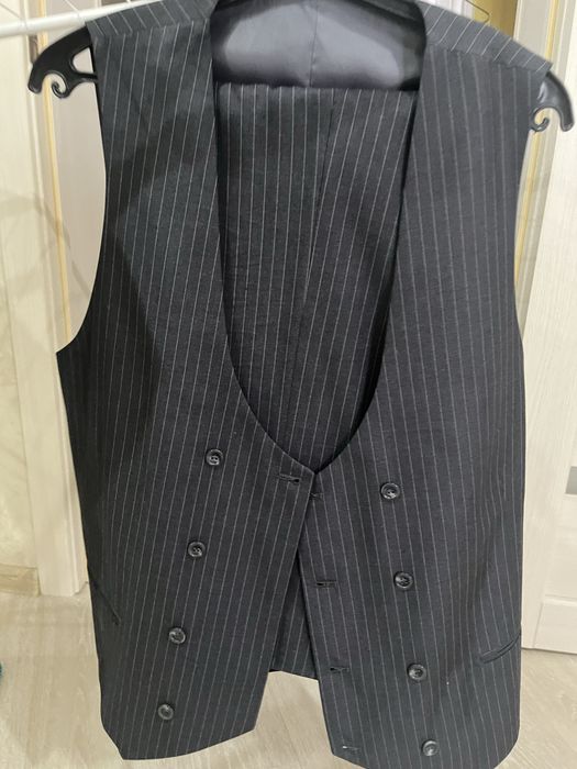 Продам новый классический костюм