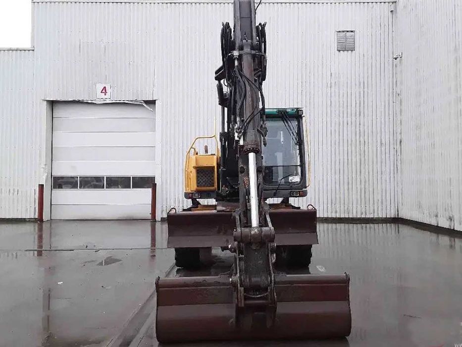 Колесный экскаватор Volvo EW 140