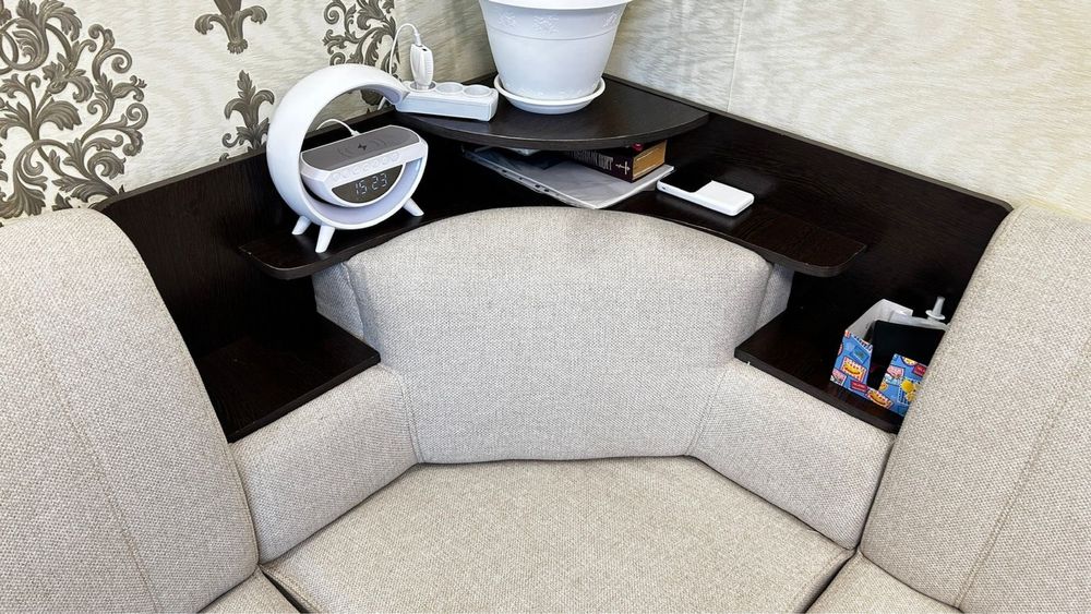 Продам диван……………