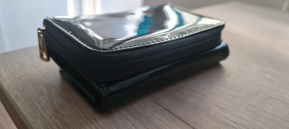 Portofel dama lucios neutilizat!