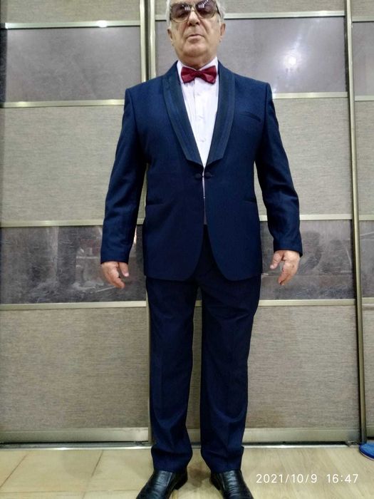 Продам темно синий смокинг р.54