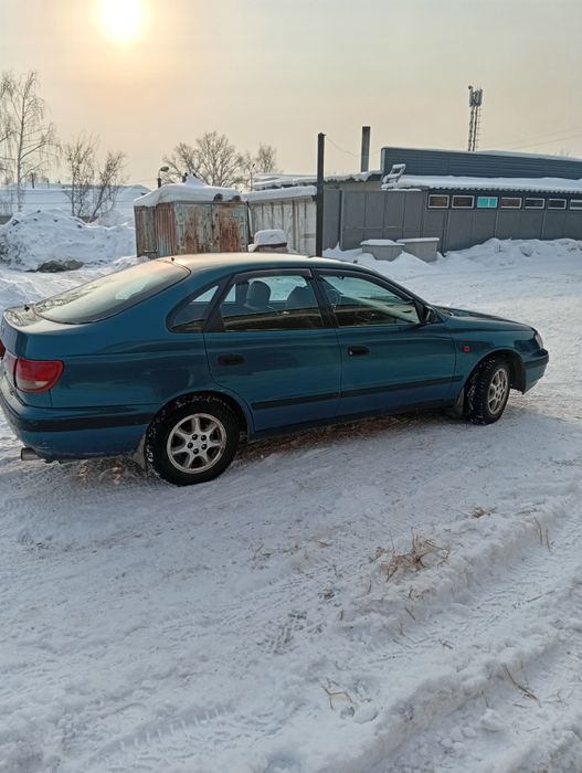 Тойота Карина е.