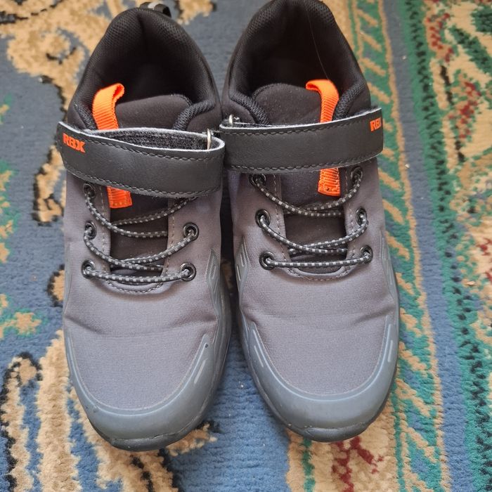 Продам кроссы на мальчика!