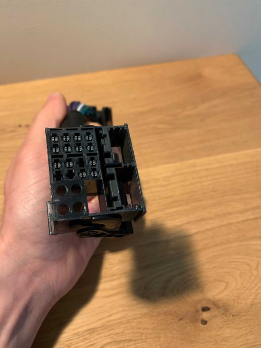 Adaptor comenzi volan cu 8 butoane Volkswagen pentru Radio RCD330