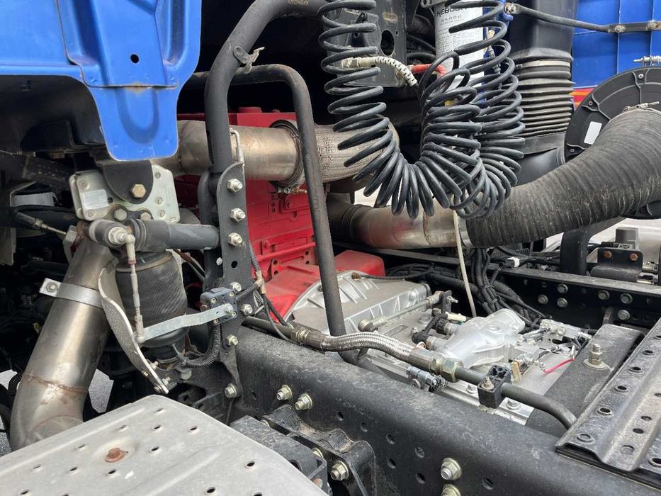 Shacman M3000 трактор