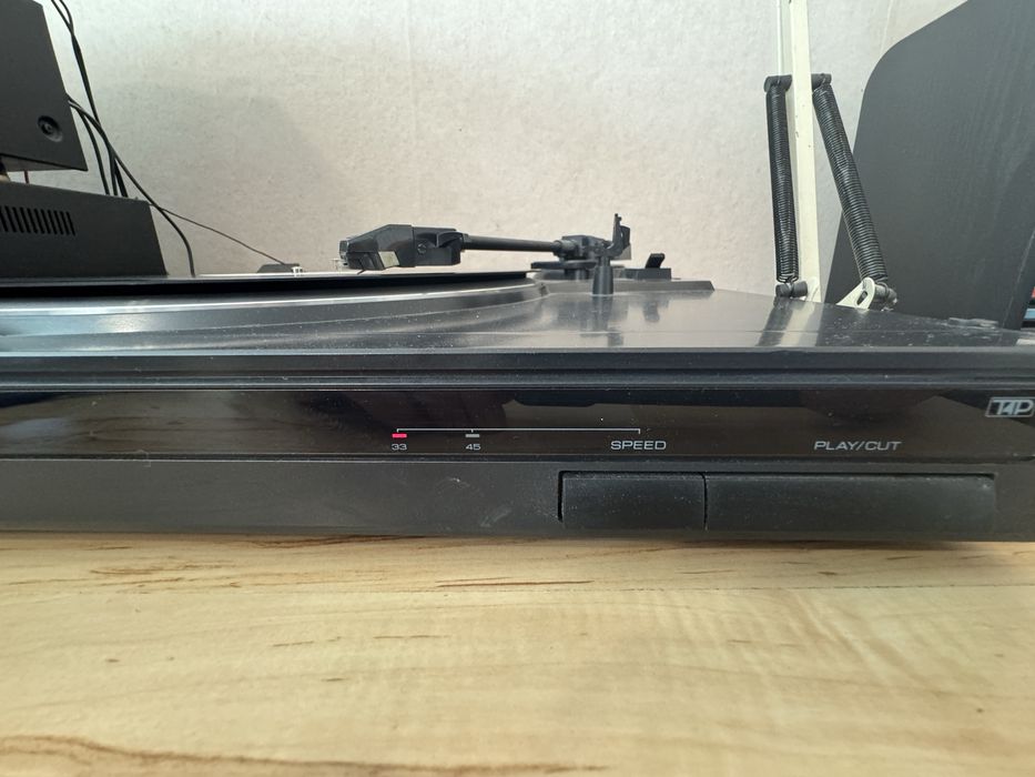Продавам грамофон Kenwood KD-49F - пълен автомат.