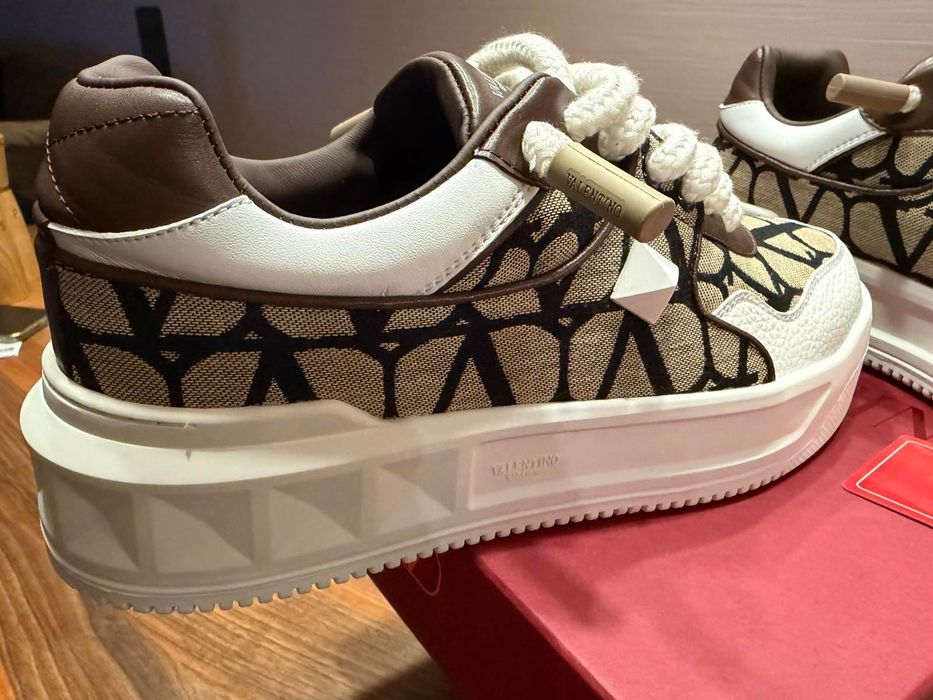 Продавам чисто нови оригинални сникърси Valentino