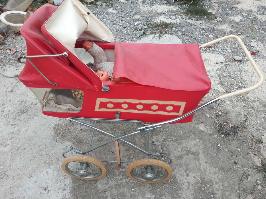 Детска количка с кукли