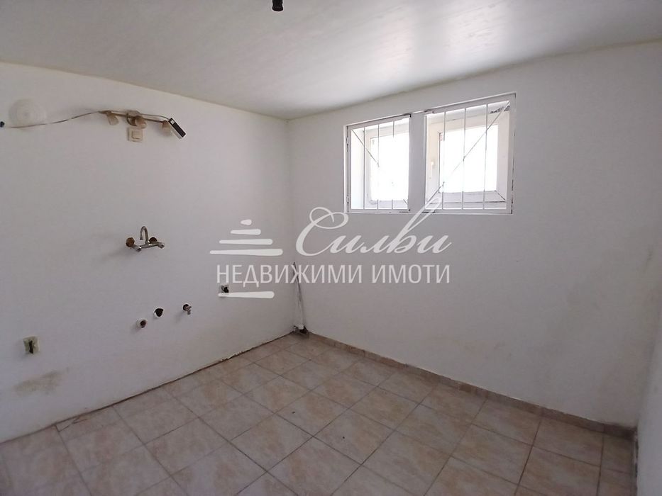 Етаж от ТУХЛЕНА къща на плоча - кв. ТОП Център!