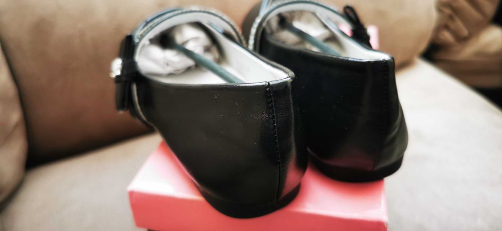 Продавам детски обувки, тип балерини - черни, 28 номер