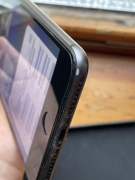 Продам айфон 8+