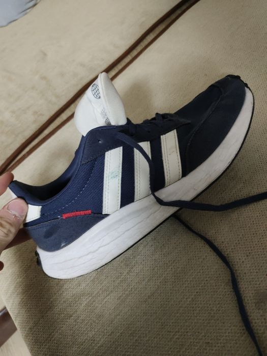 Adidas Run 70s темно-синего цвета