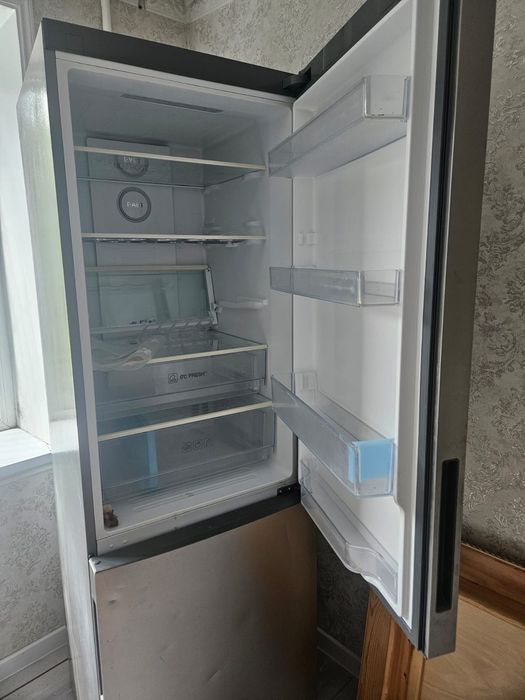 Продам холодильник Haier.
