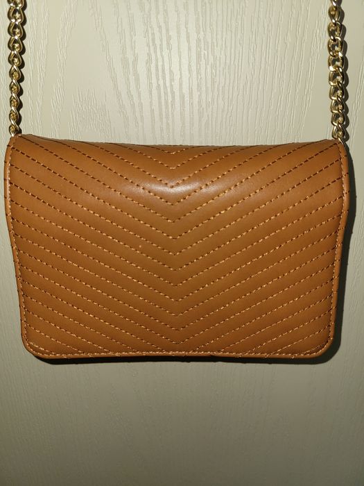 Малка дамска чанта в кафяво