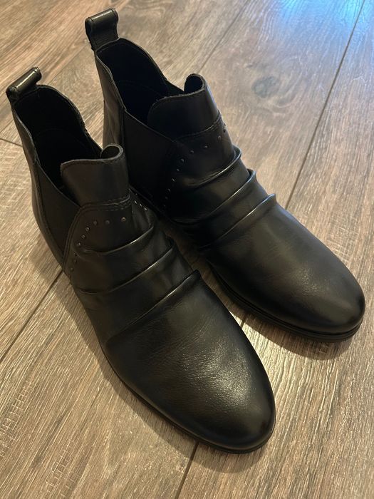 Ghete dam din piele adevarata