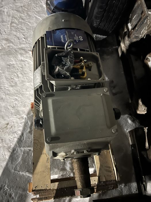 Крановой двигатель