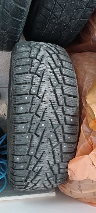 Продам шины зимние шипованные