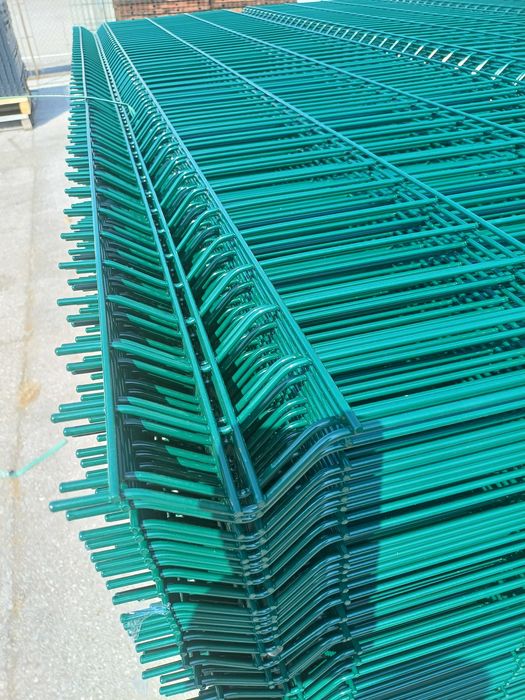 Оградни пана и стълбове за ограда RAL6005 и RAL7016