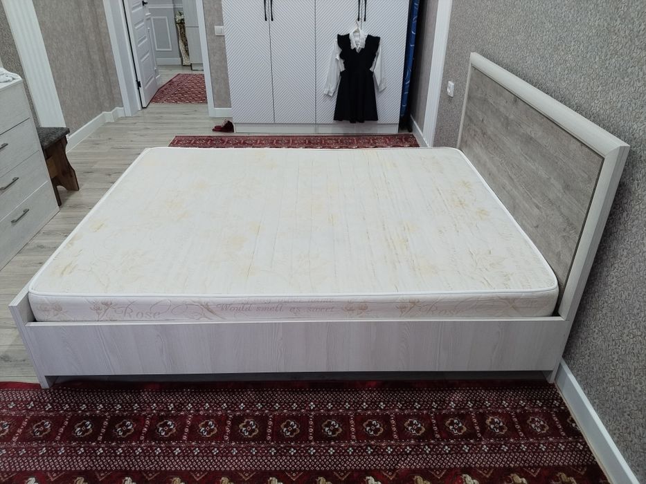 Двухспальная кровать