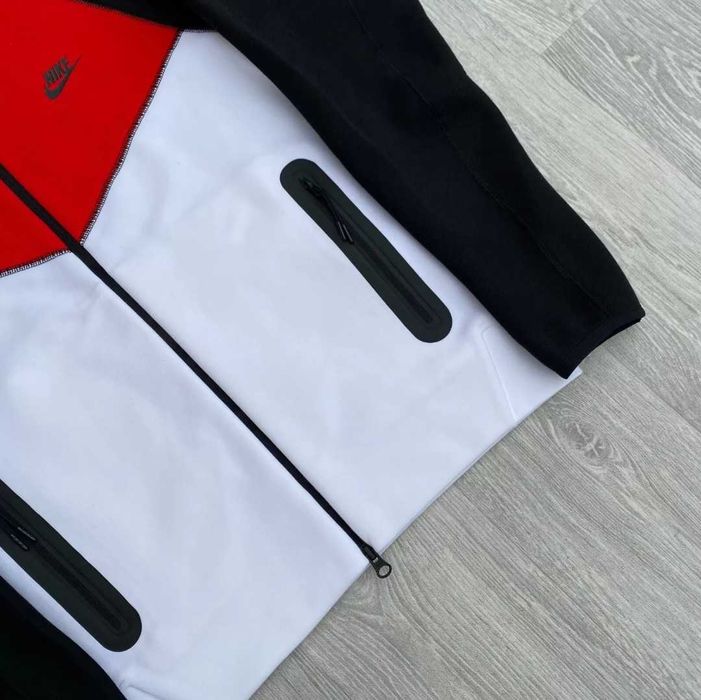 Nike tech fleece горнище червено и бяло.