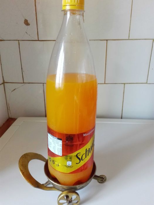 Месингов сервиз и стойка , поставка за вино .