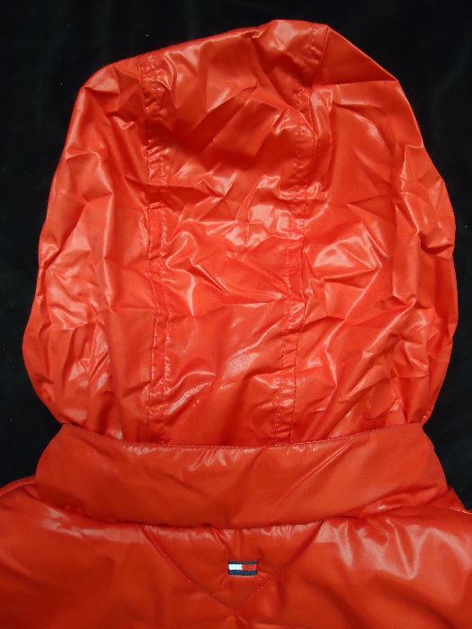 Vesta rosie L barbati gluga retractabila in guler 3 buzunare