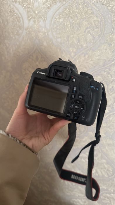 Фотоаппарат Canon EOS 2000D