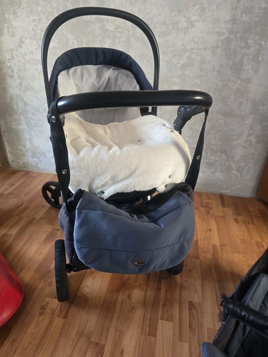 Vînd Cărucior folosit