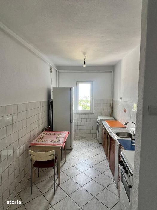 Apartament 2 camere, decomandat, zona Vest