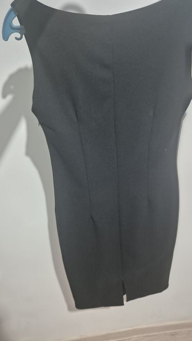 Чёрное платье приталинное