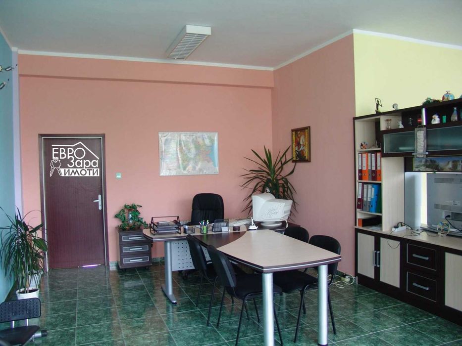 Масивна сграда за продажба – автосервиз плюс два жилищни имота