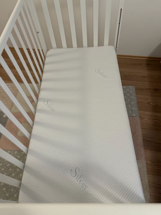 Pat bebe lemn fag Erbesi si saltea