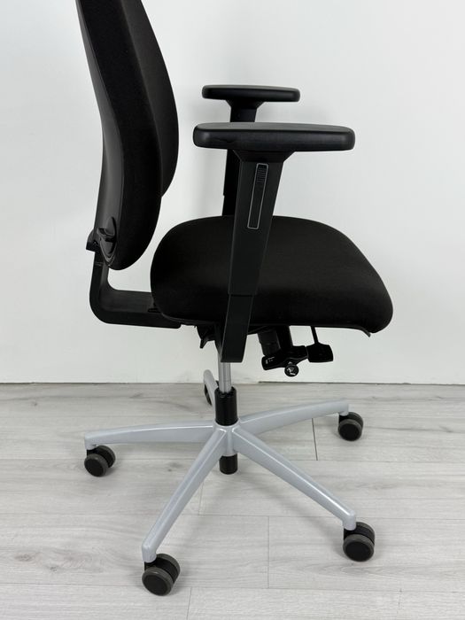 Мултифункционален Офисният стол има механизъм Ballpoint Synchron Plus