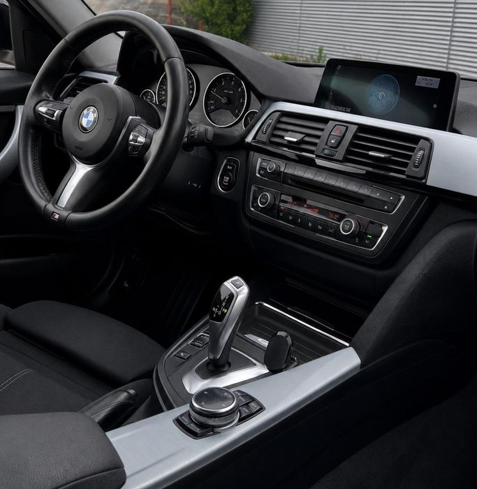 Vand BMW Seria 3 F30 2.0D 2014 inmatriculata Pachet M navi mare posibilitate rate / leasing / finantare urgent