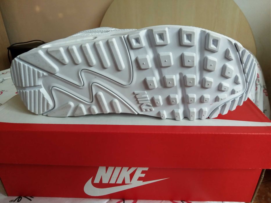 Продавам оригинални дамски обувки Nike air Max 90 - 36 номер