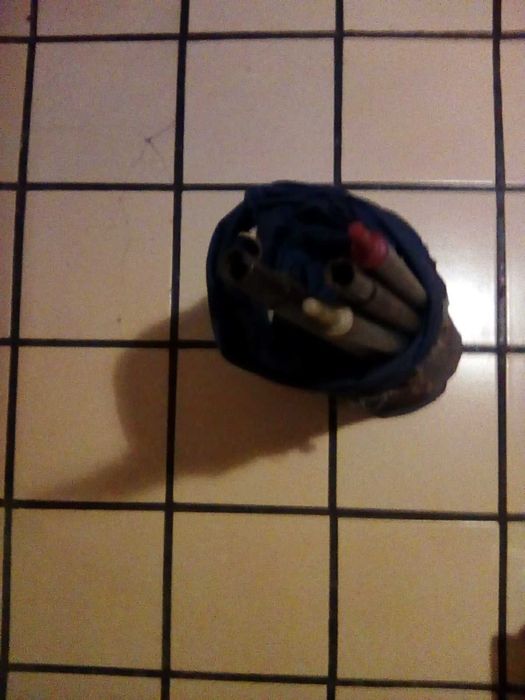 палатка, рибарско столче и стол с облегалка и дървени подлакътници