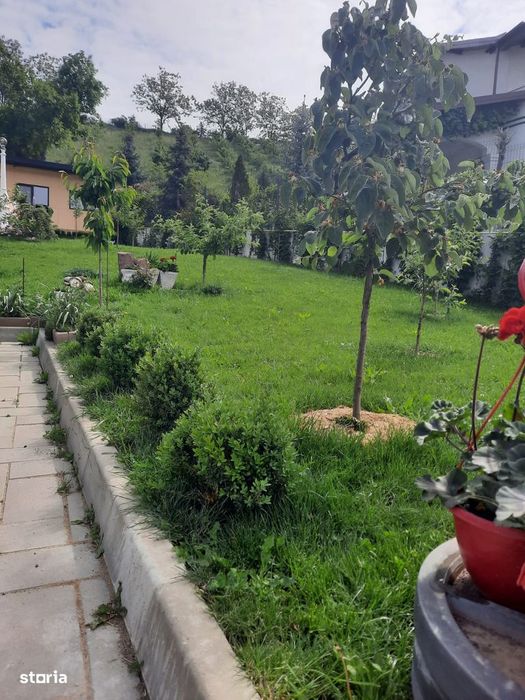 Casa cu etaj la Hudum