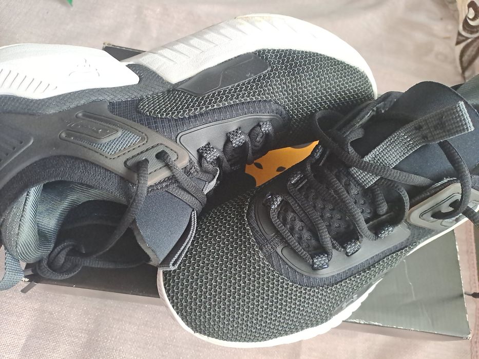 Under Armour noi, mărimea 40