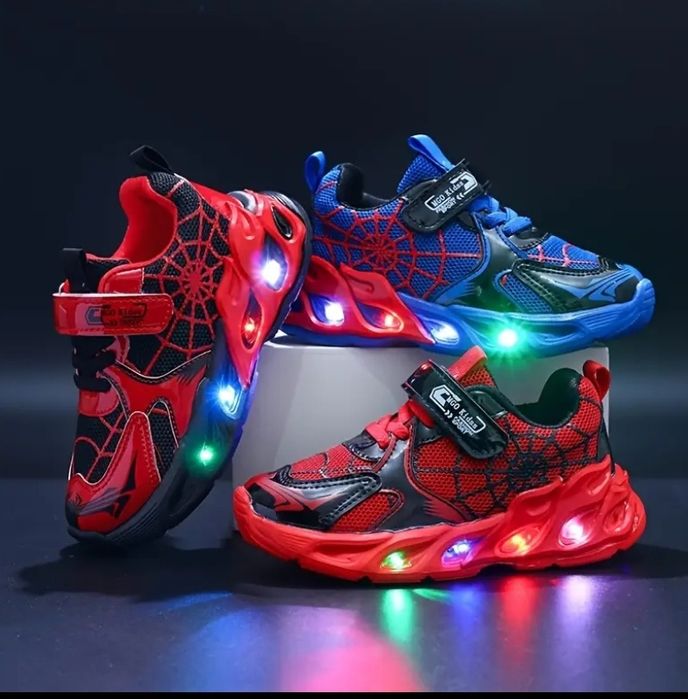 Adidasi cu lumini diverse modele