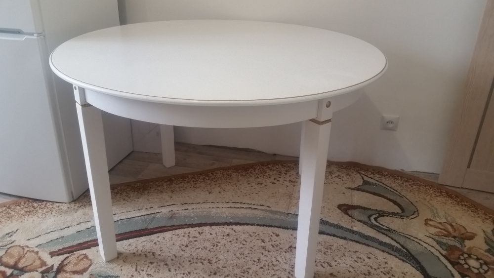 Кухонный стол с табуретками. Новые