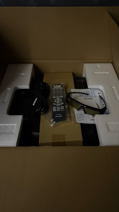 Proiector Epson pentru home cinema 3D Full HD