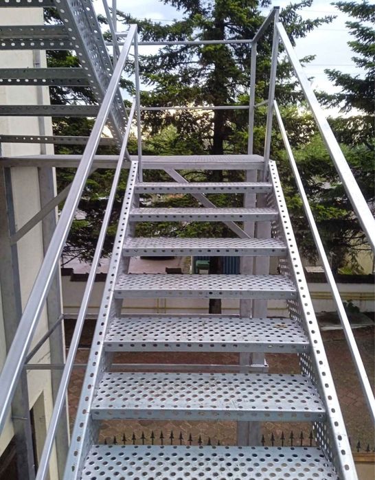 Scara metalice zincate de exterio si incediu