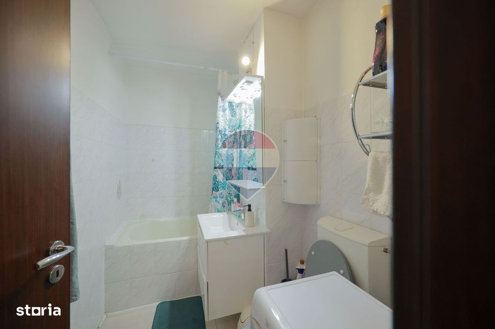 De vânzare apartament cu 4 camere și un loc de parcare, în Rogerius