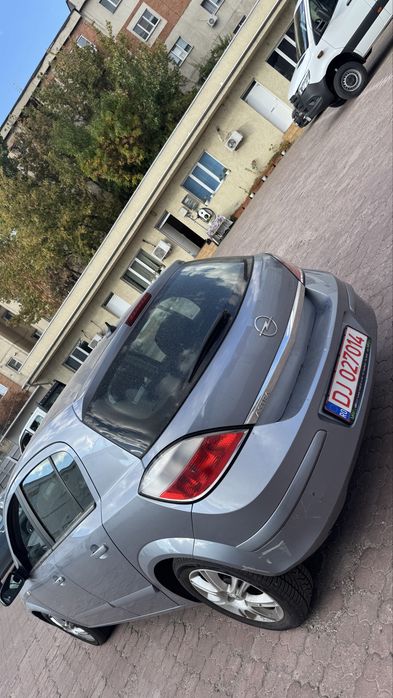 Opel Astra H 1,6 benzina Automat